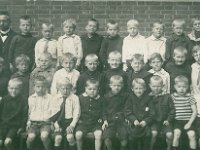 Viggo Lisbeth 02 1  1.klasse Østre skole i Kildegade. Viggo sidst i 2.række